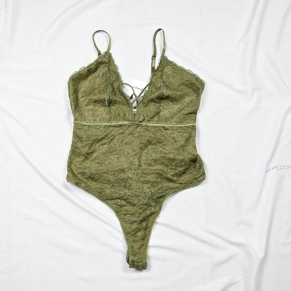 Revamped Green low-cut Bodysuits Lace Camisole - Picture 2 of 6